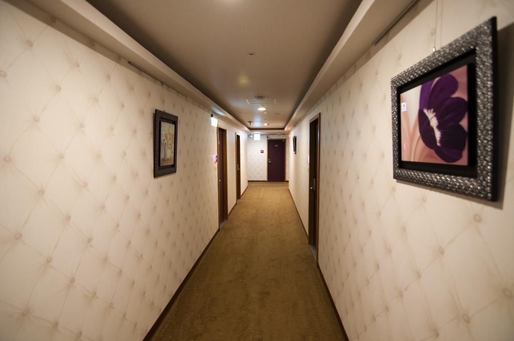 泊居旅店 Oursinn Hotel Тайбэй Экстерьер фото