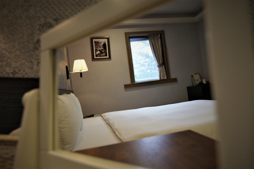 泊居旅店 Oursinn Hotel Тайбэй Экстерьер фото